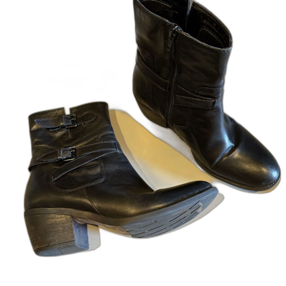 Clarks Boots Lyme Regis Black Leather Ankle Moto Buckle Zip Office Women sz 9